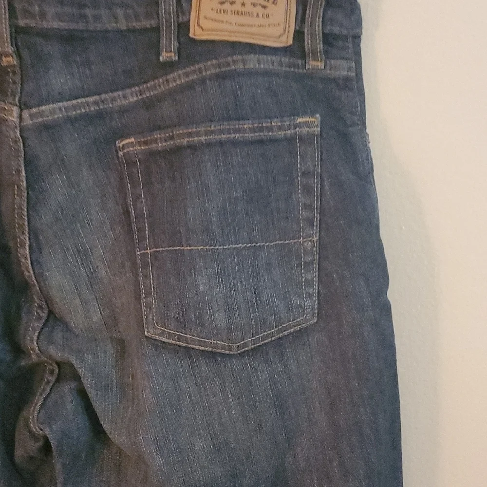 Classic Black Straight-Leg Jeans